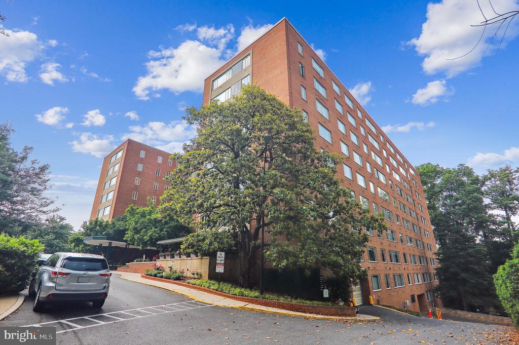 4301 MASSACHUSETTS AVENUE NW Unit: 4011