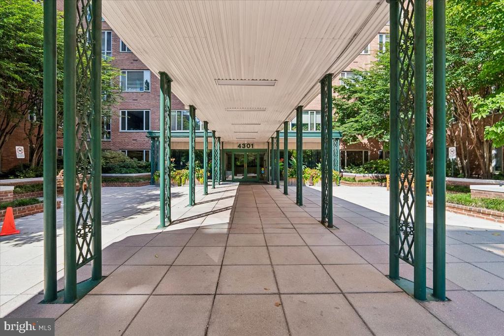 4301 MASSACHUSETTS AVENUE NW Unit: 4011