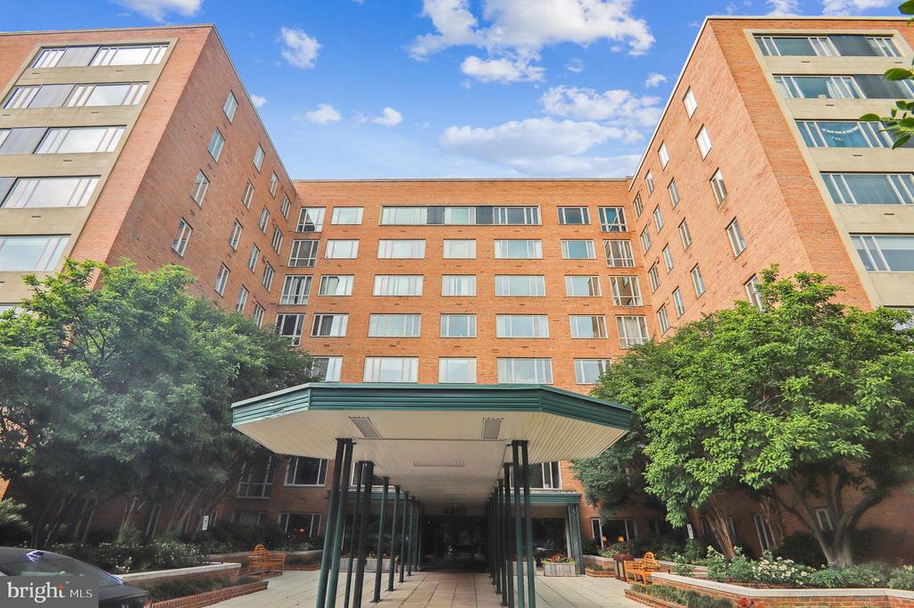4301 MASSACHUSETTS AVENUE NW Unit: 4011