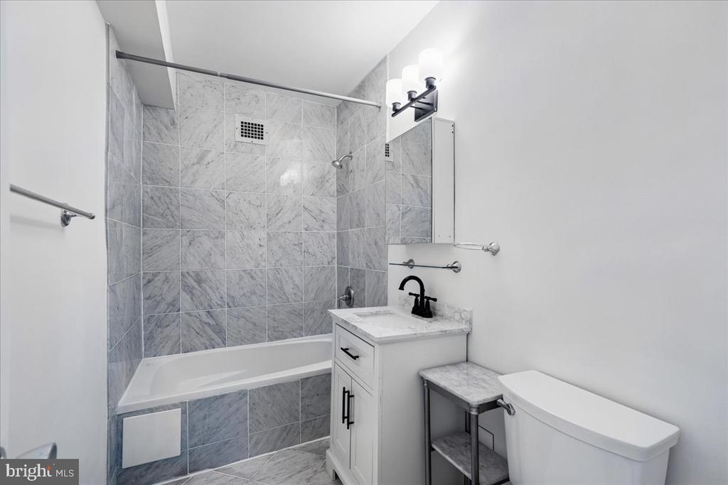 4301 MASSACHUSETTS AVENUE NW Unit: 4011
