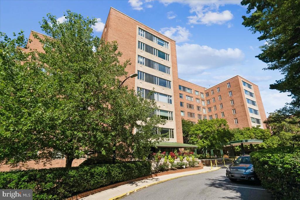 4301 MASSACHUSETTS AVENUE NW Unit: 4011