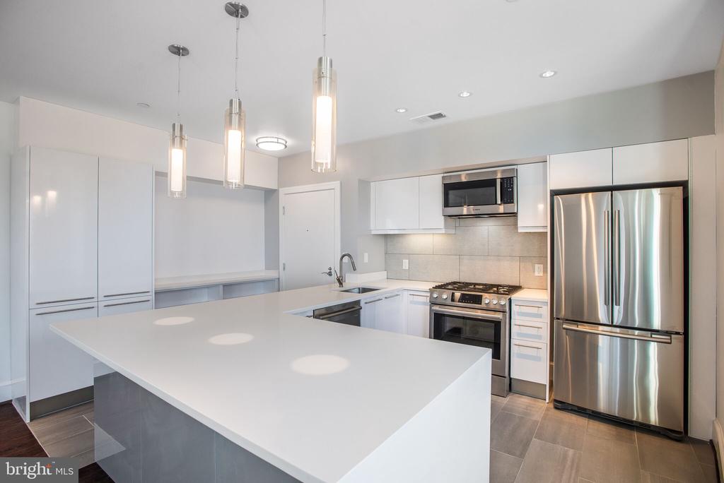 1252 WISCONSIN AVENUE NW Unit: 301