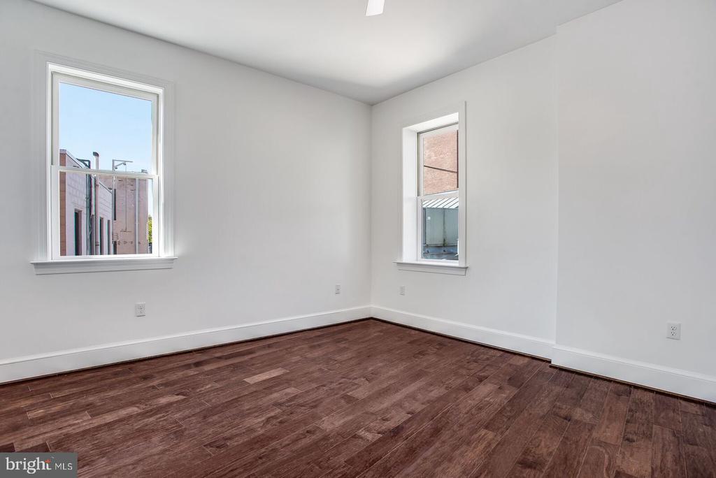 1252 WISCONSIN AVENUE NW Unit: 301