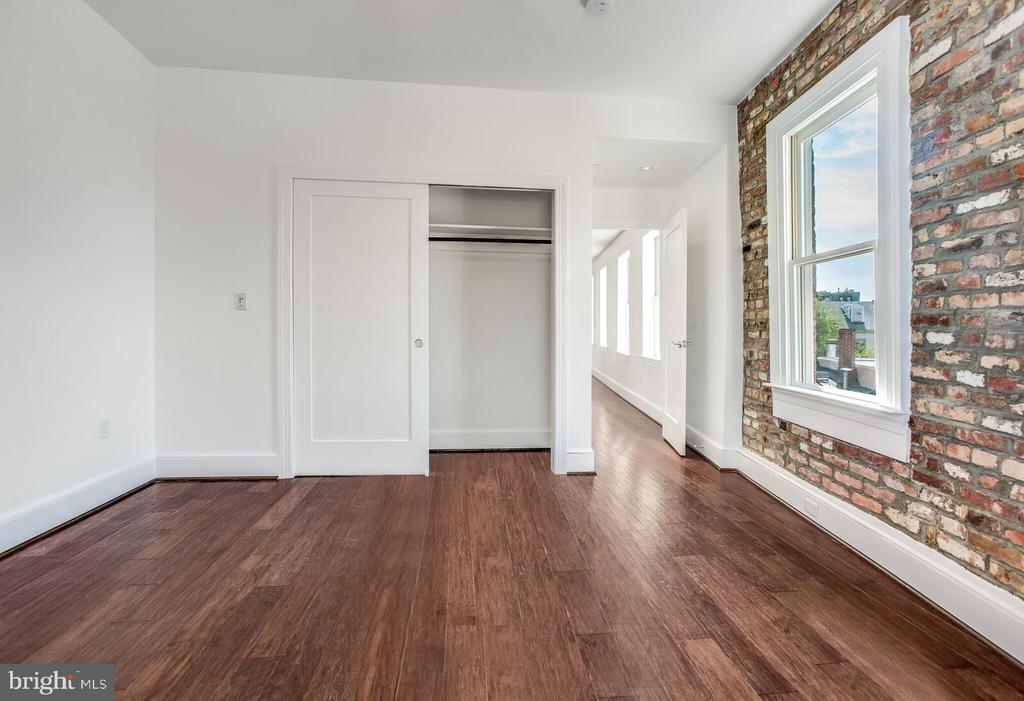 1252 WISCONSIN AVENUE NW Unit: 301