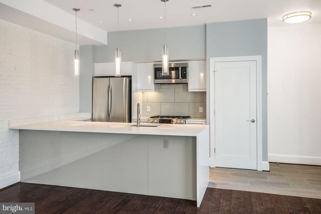 1252 WISCONSIN AVENUE NW Unit: 301