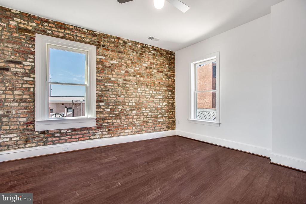 1252 WISCONSIN AVENUE NW Unit: 301