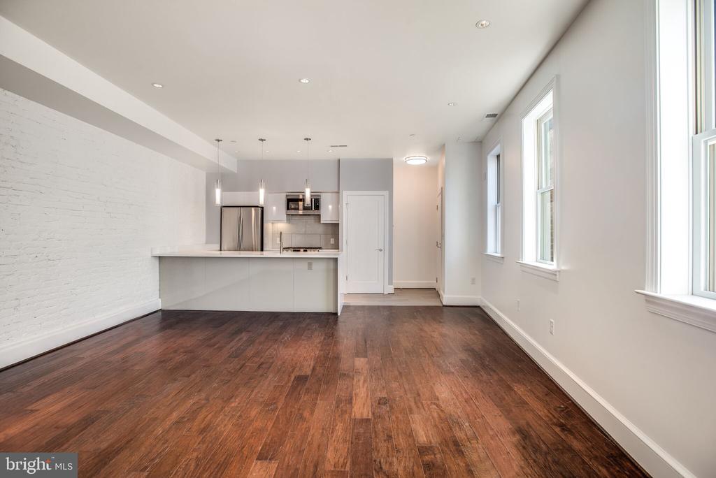 1252 WISCONSIN AVENUE NW Unit: 301