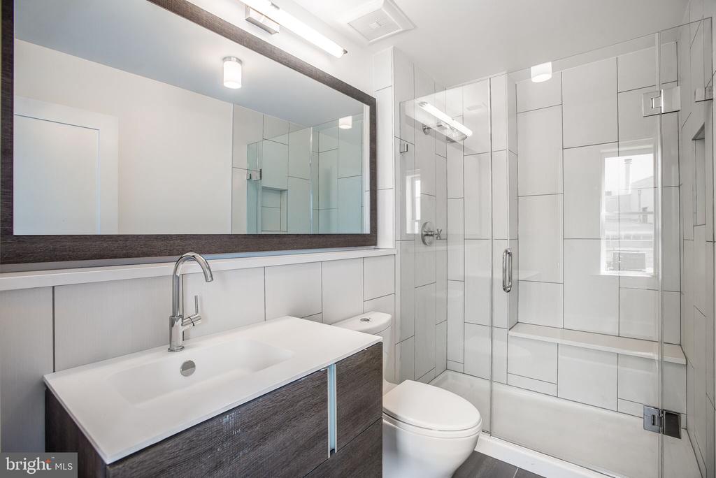 1252 WISCONSIN AVENUE NW Unit: 301