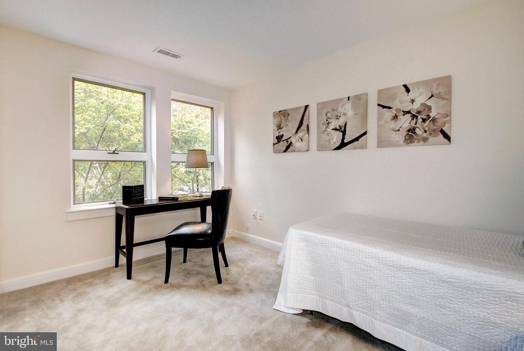 5300 43RD STREET NW Unit: 204