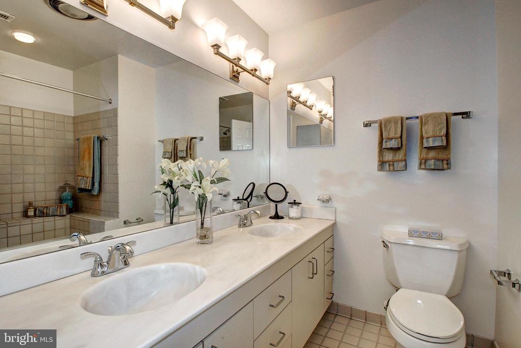5300 43RD STREET NW Unit: 204