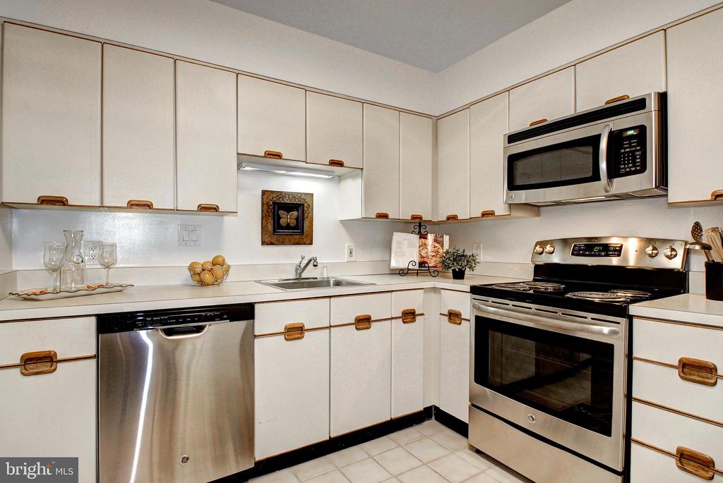 5300 43RD STREET NW Unit: 204