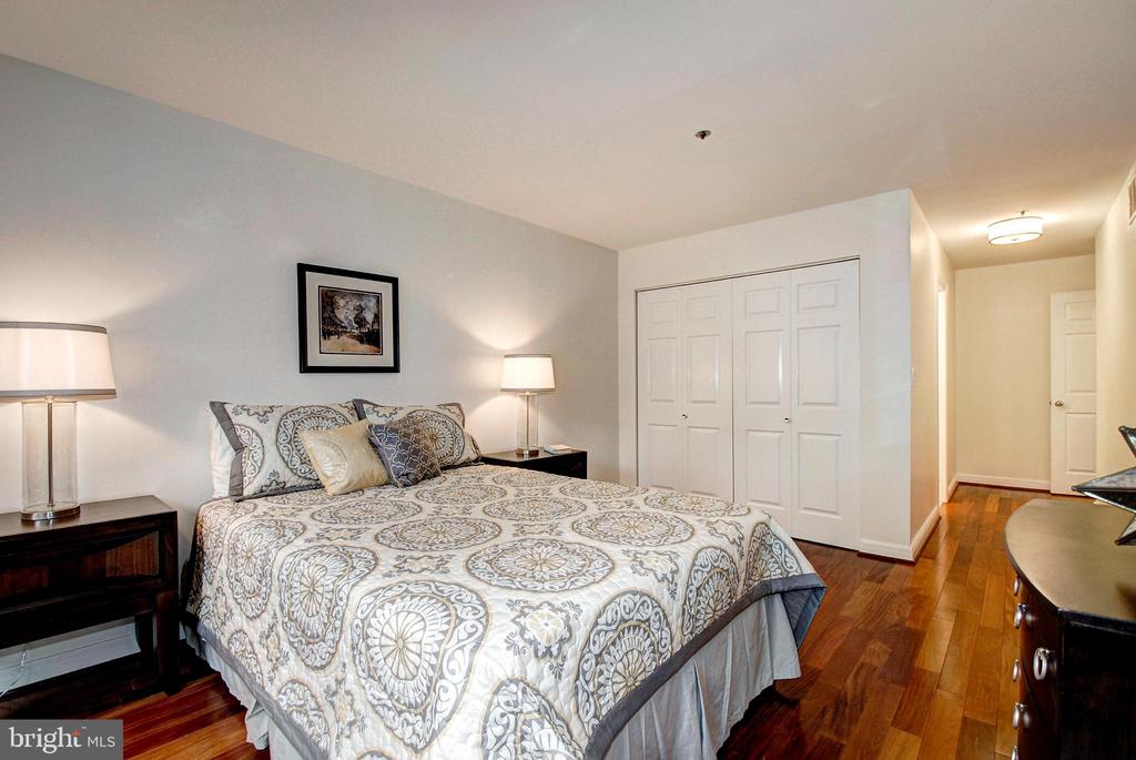 5300 43RD STREET NW Unit: 204