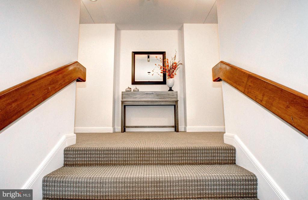 5300 43RD STREET NW Unit: 204