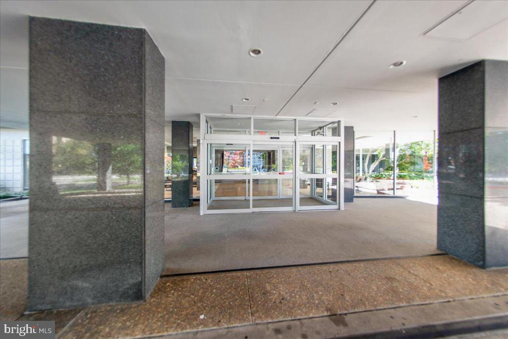 2475 VIRGINIA AVENUE NW Unit: 918
