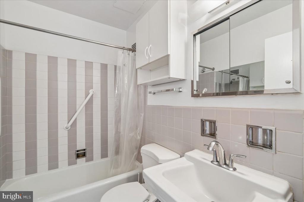 2475 VIRGINIA AVENUE NW Unit: 918
