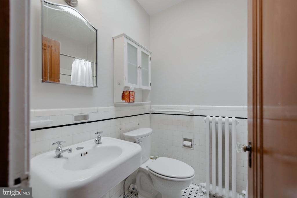2410 39TH STREET NW