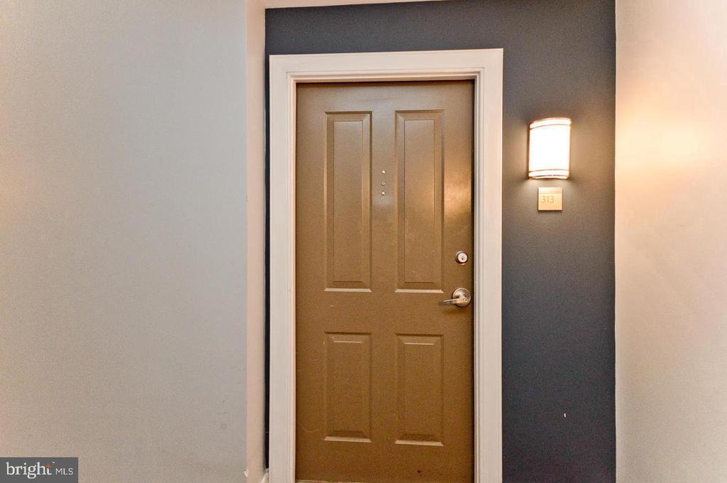 555 MASSACHUSETTS AVENUE NW Unit: 313