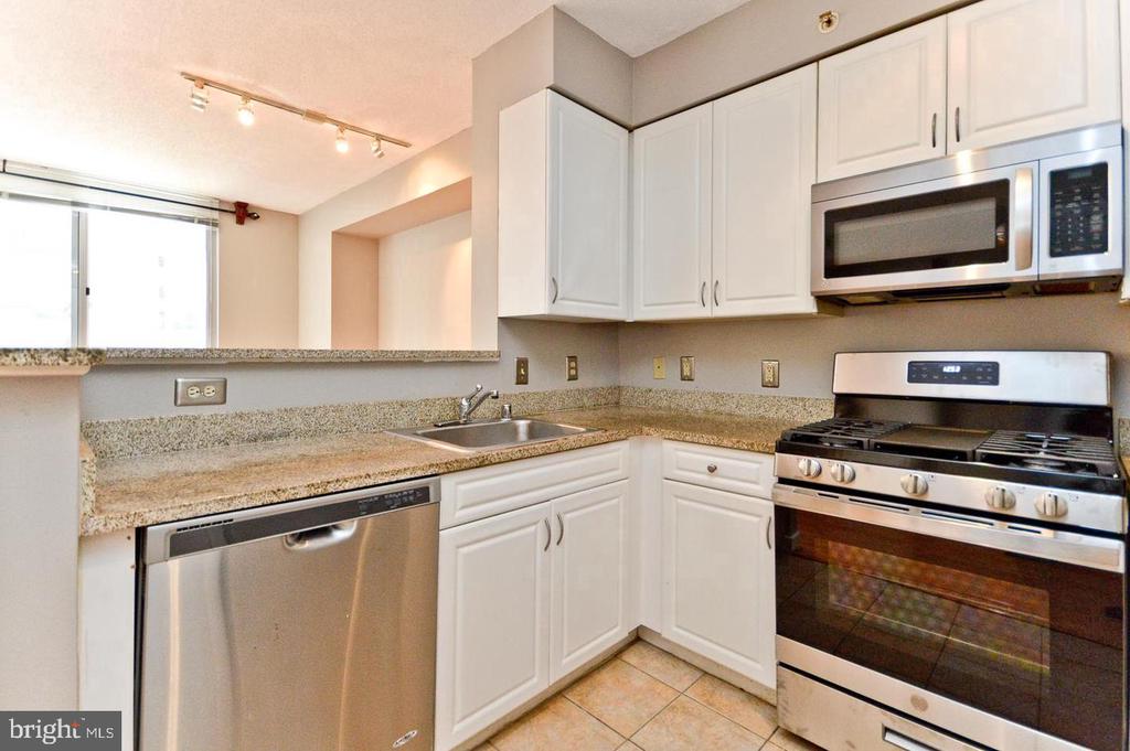 555 MASSACHUSETTS AVENUE NW Unit: 313