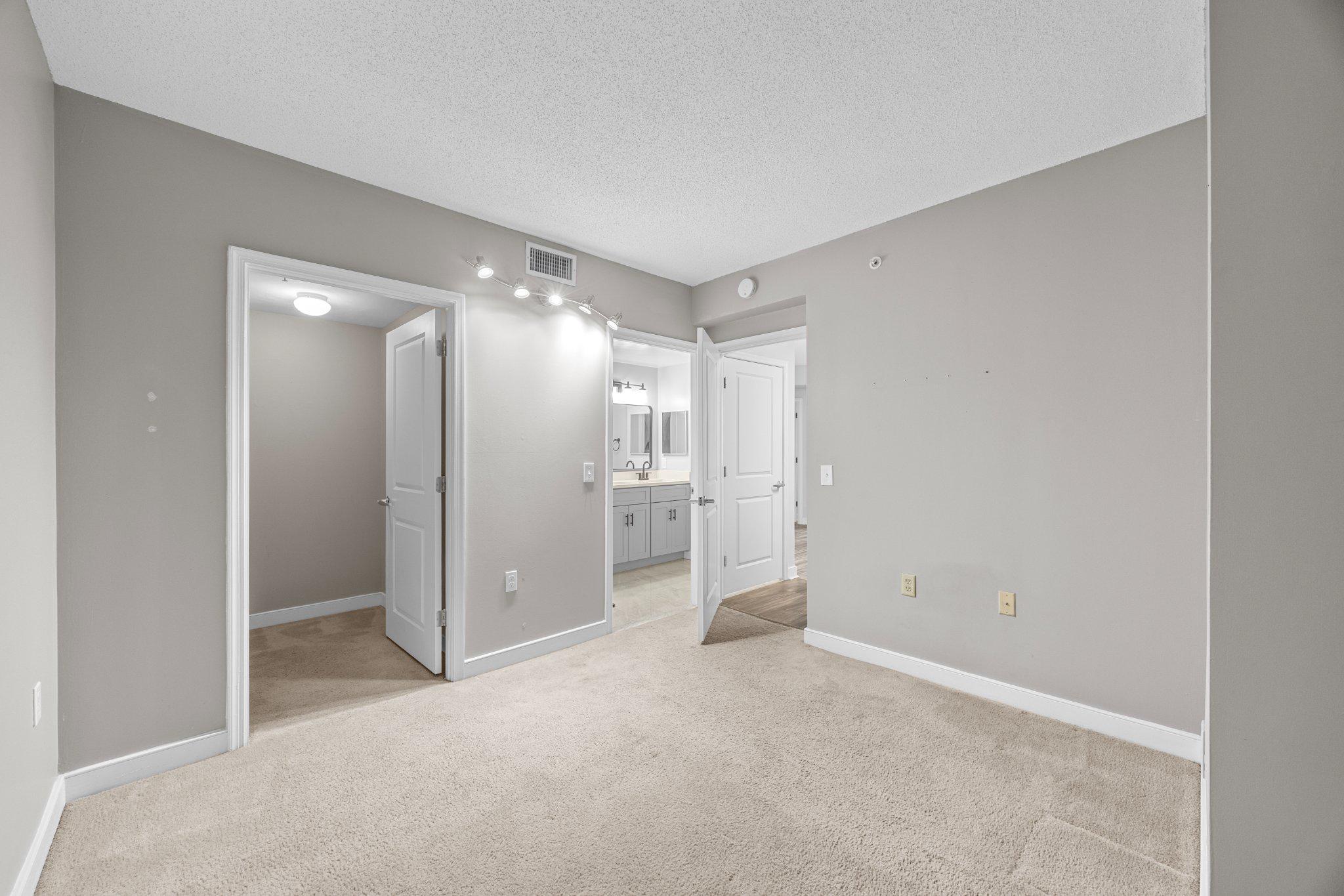 555 MASSACHUSETTS AVENUE NW Unit: 313