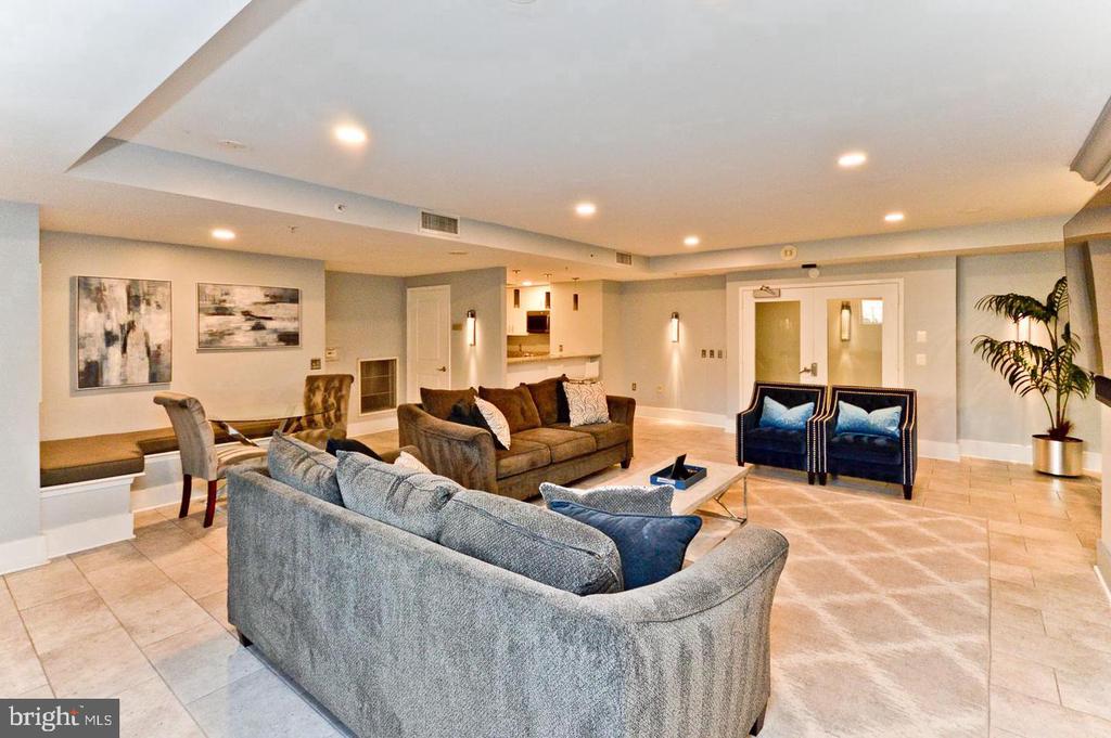 555 MASSACHUSETTS AVENUE NW Unit: 313