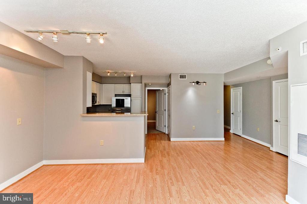 555 MASSACHUSETTS AVENUE NW Unit: 313