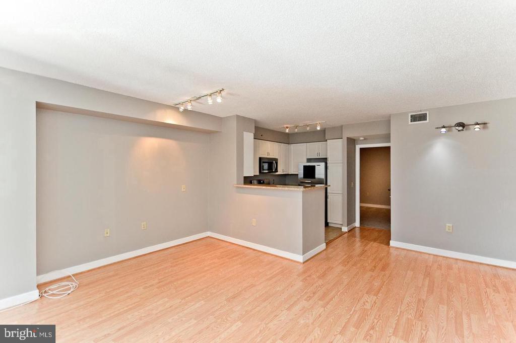 555 MASSACHUSETTS AVENUE NW Unit: 313