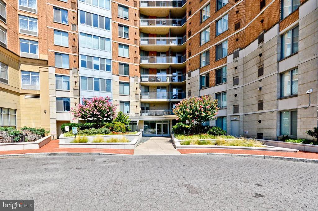 555 MASSACHUSETTS AVENUE NW Unit: 313
