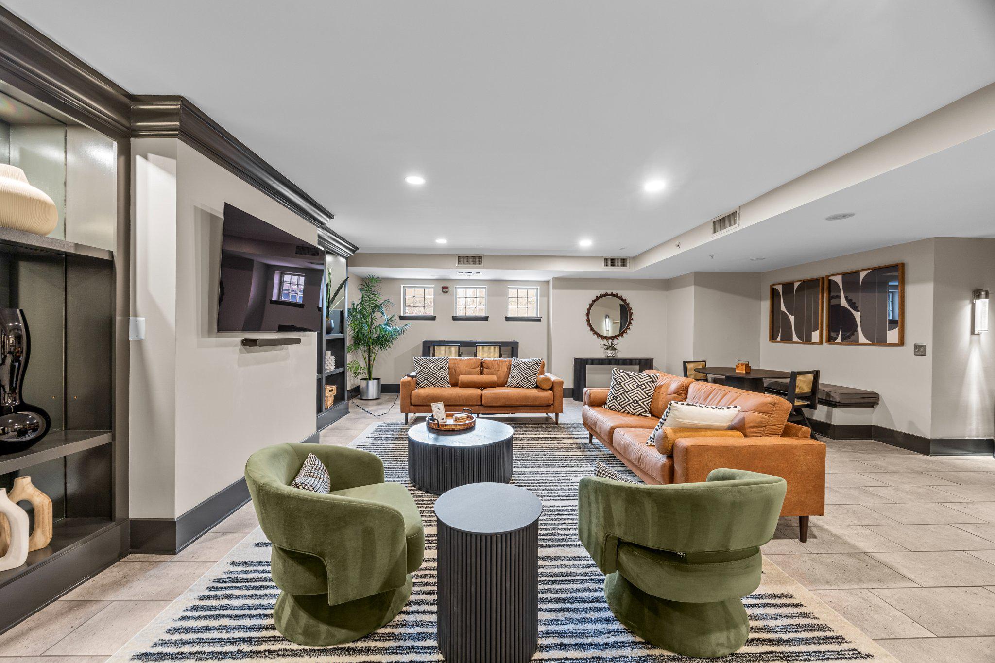 555 MASSACHUSETTS AVENUE NW Unit: 313