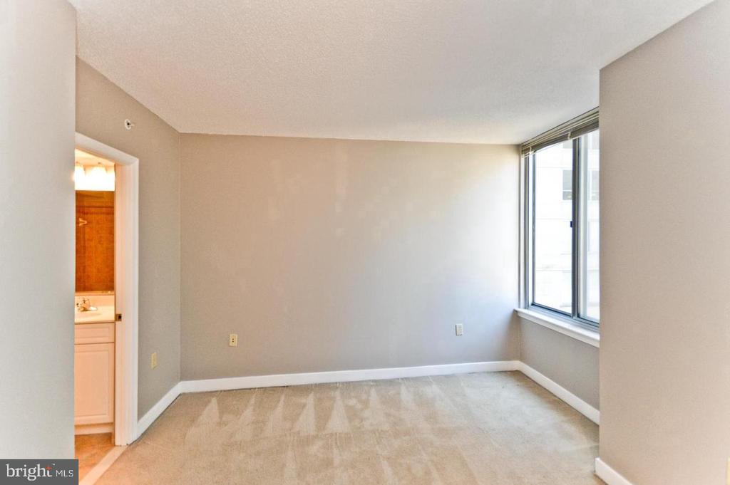 555 MASSACHUSETTS AVENUE NW Unit: 313