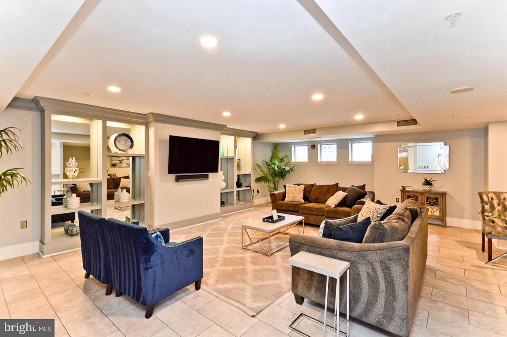 555 MASSACHUSETTS AVENUE NW Unit: 313