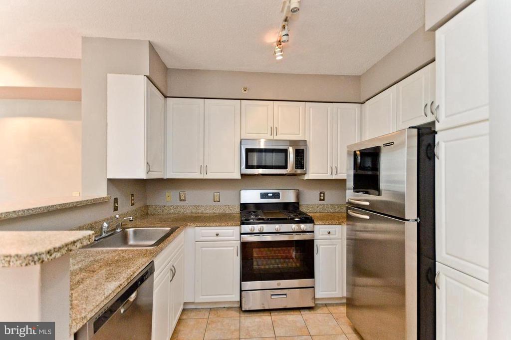 555 MASSACHUSETTS AVENUE NW Unit: 313