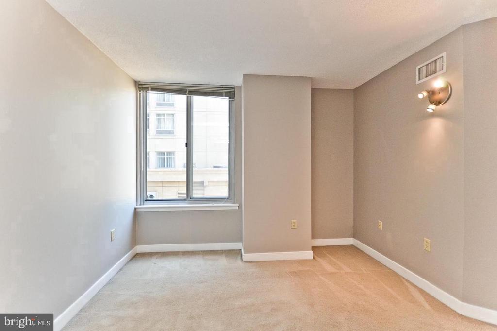 555 MASSACHUSETTS AVENUE NW Unit: 313