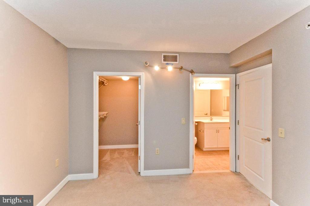 555 MASSACHUSETTS AVENUE NW Unit: 313