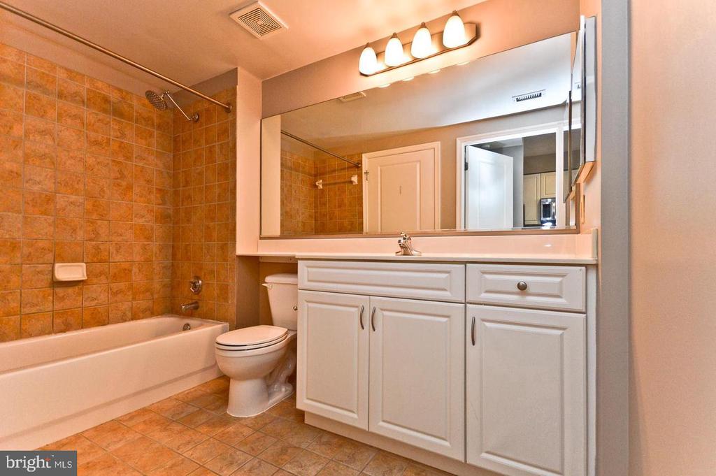 555 MASSACHUSETTS AVENUE NW Unit: 313
