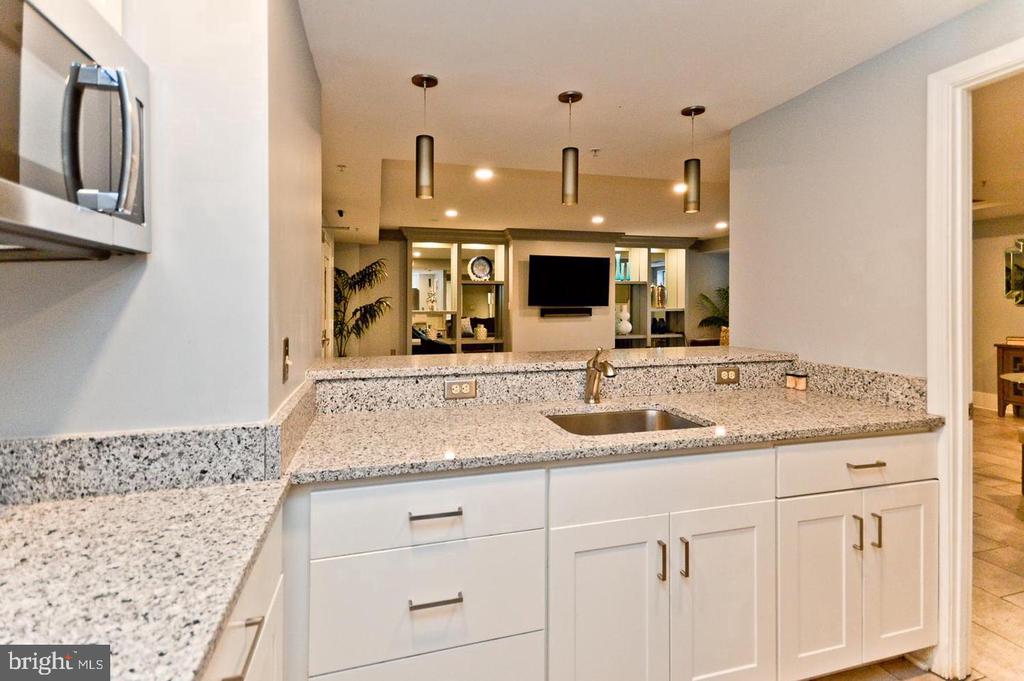 555 MASSACHUSETTS AVENUE NW Unit: 313