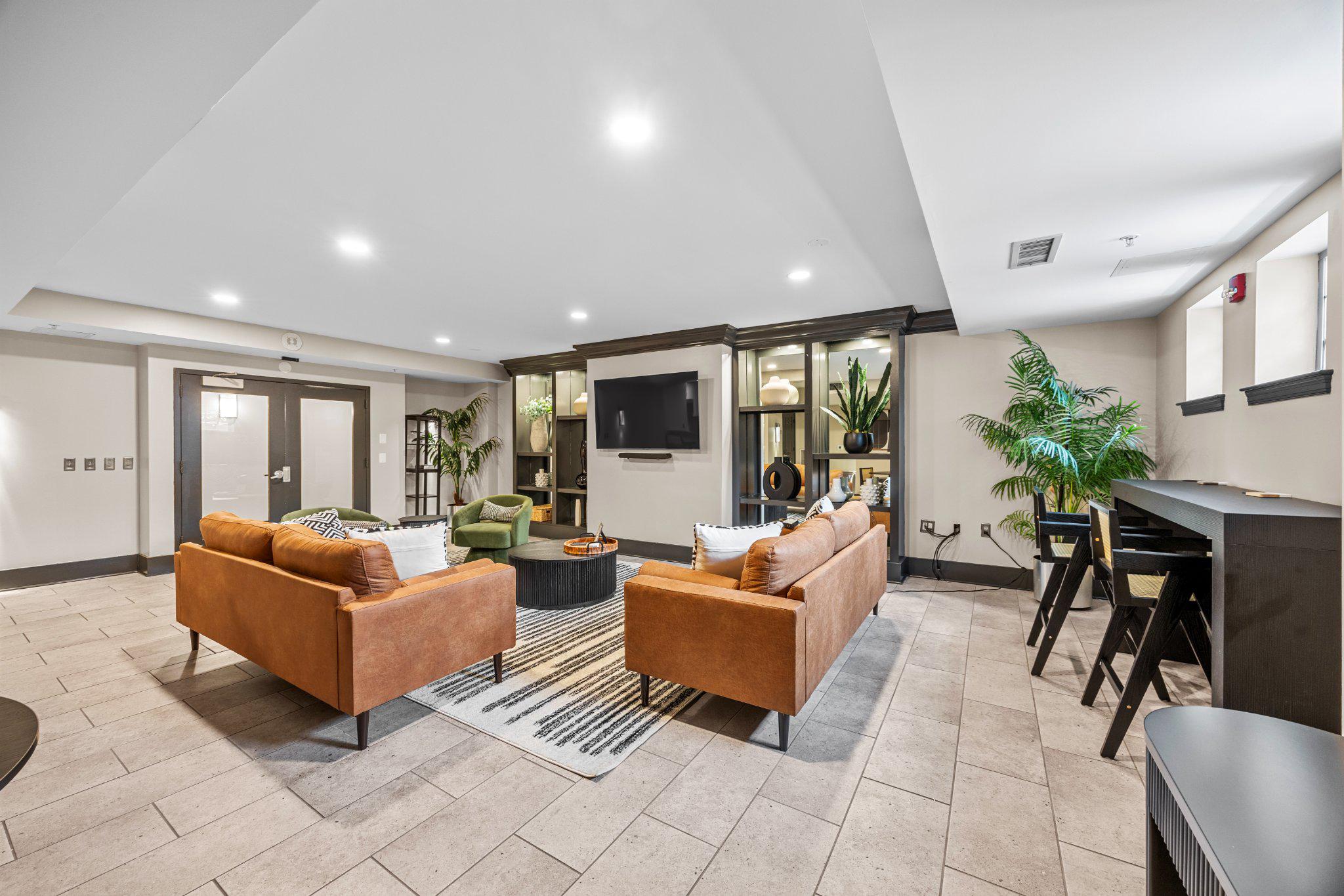 555 MASSACHUSETTS AVENUE NW Unit: 313