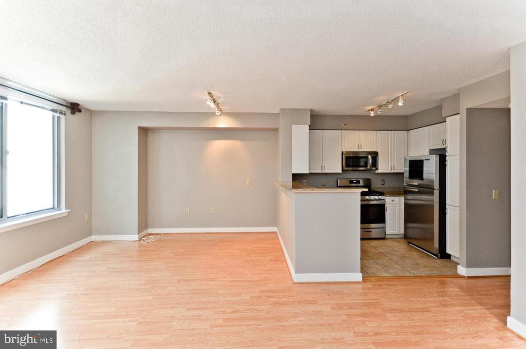 555 MASSACHUSETTS AVENUE NW Unit: 313