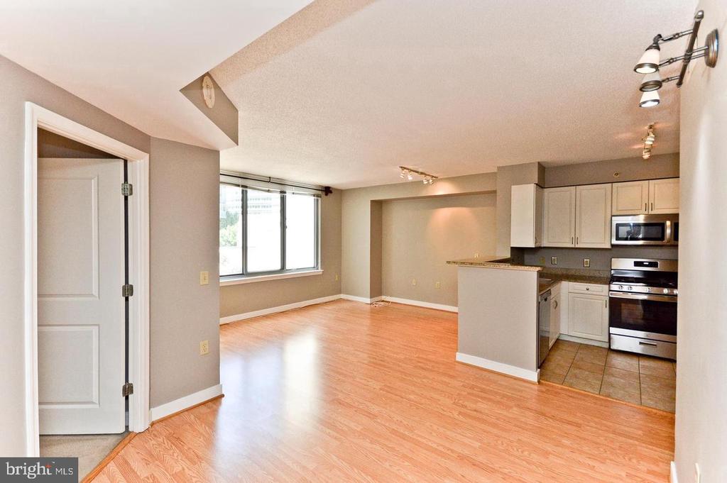 555 MASSACHUSETTS AVENUE NW Unit: 313