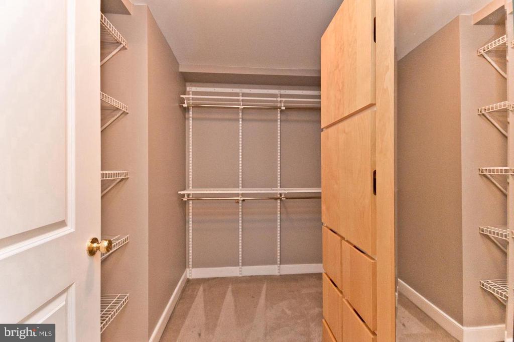 555 MASSACHUSETTS AVENUE NW Unit: 313