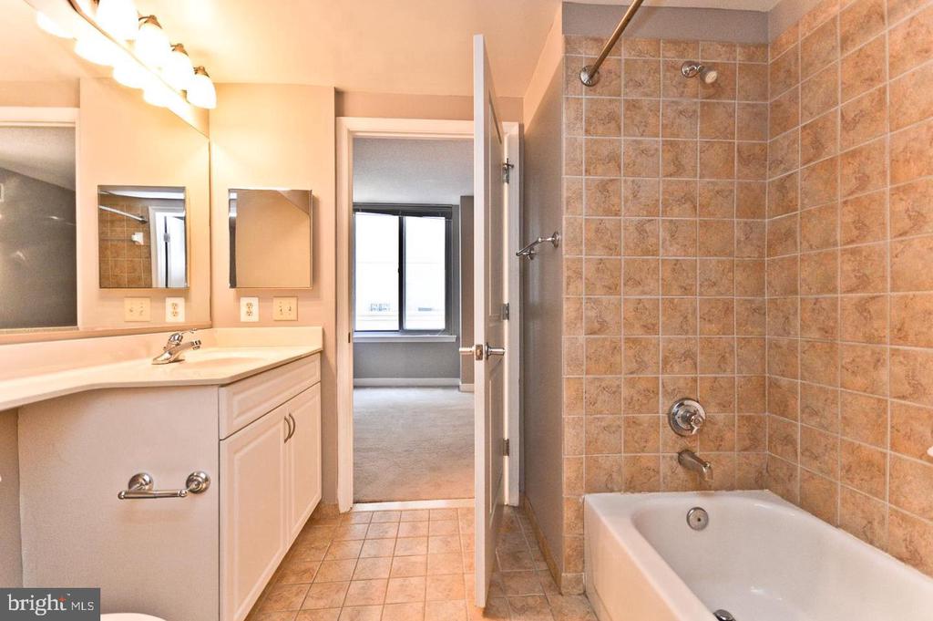 555 MASSACHUSETTS AVENUE NW Unit: 313