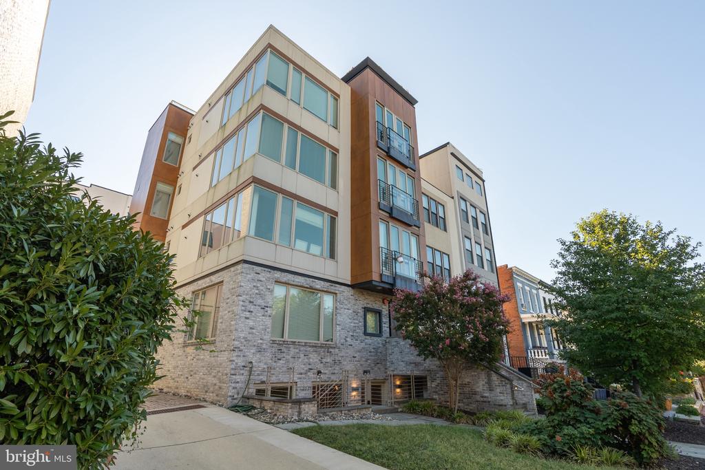 915 12TH STREET NE Unit: 1