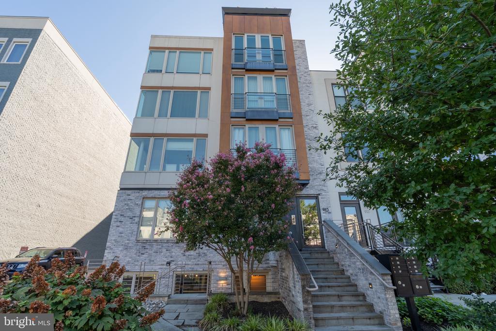 915 12TH STREET NE Unit: 1