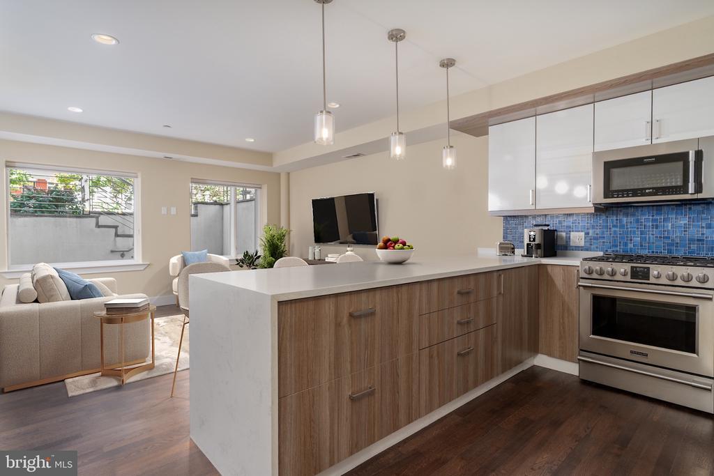 915 12TH STREET NE Unit: 1