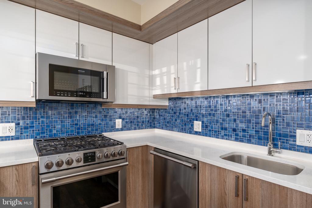 915 12TH STREET NE Unit: 1