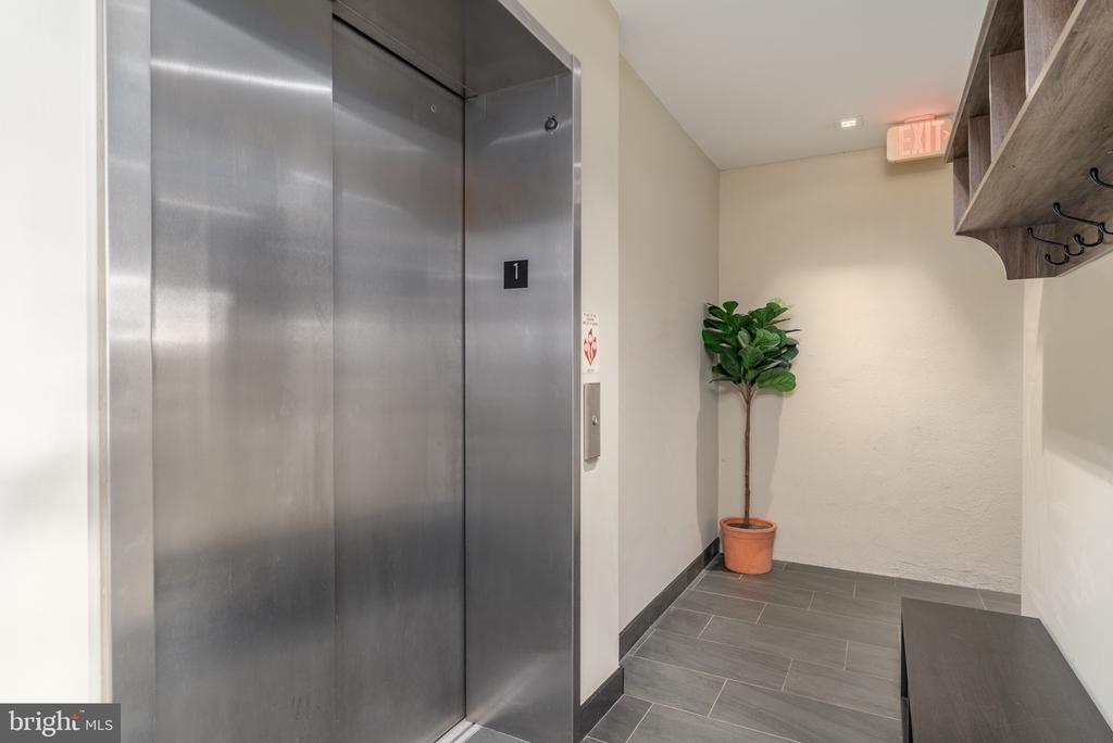 915 12TH STREET NE Unit: 1
