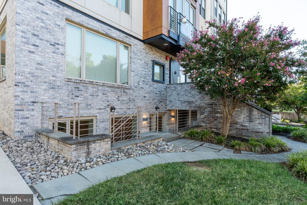 915 12TH STREET NE Unit: 1