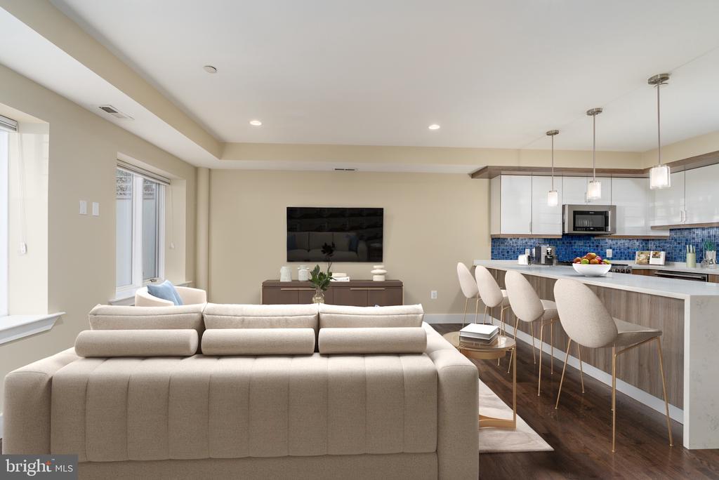 915 12TH STREET NE Unit: 1