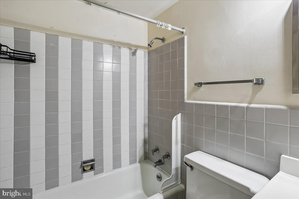 2475 VIRGINIA NW Unit: 220