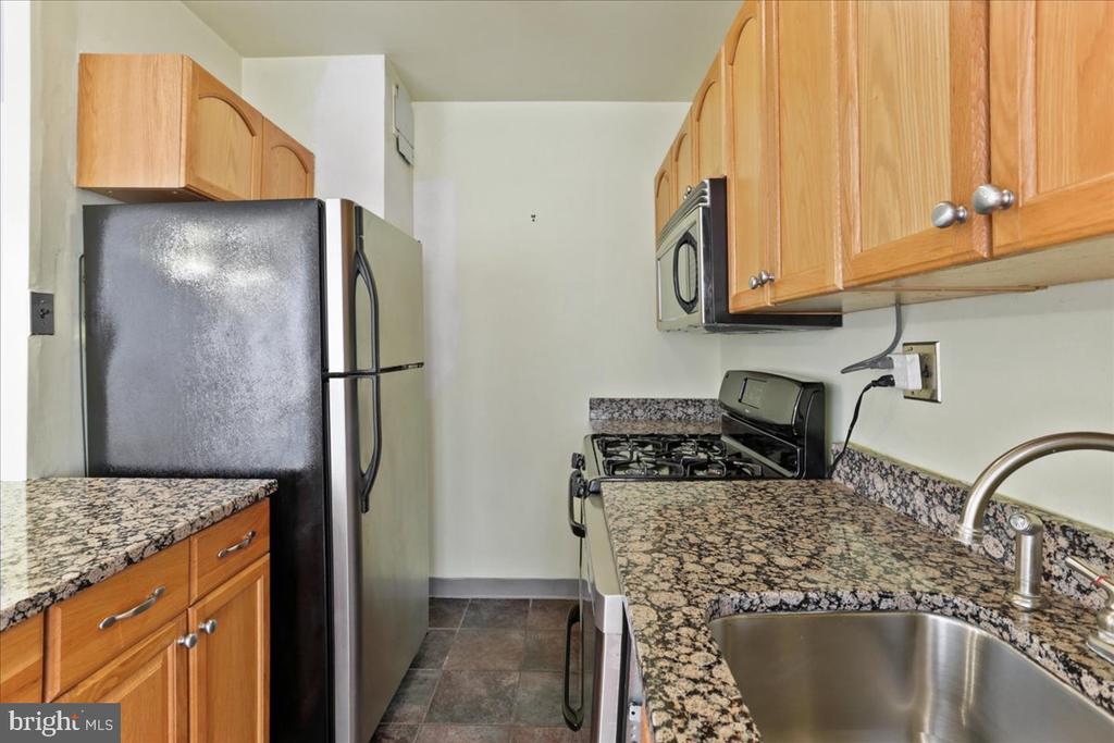 2475 VIRGINIA NW Unit: 220