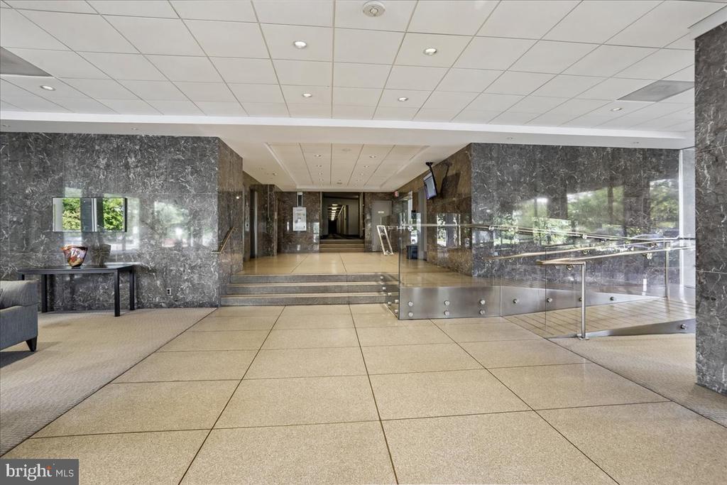 2475 VIRGINIA NW Unit: 220